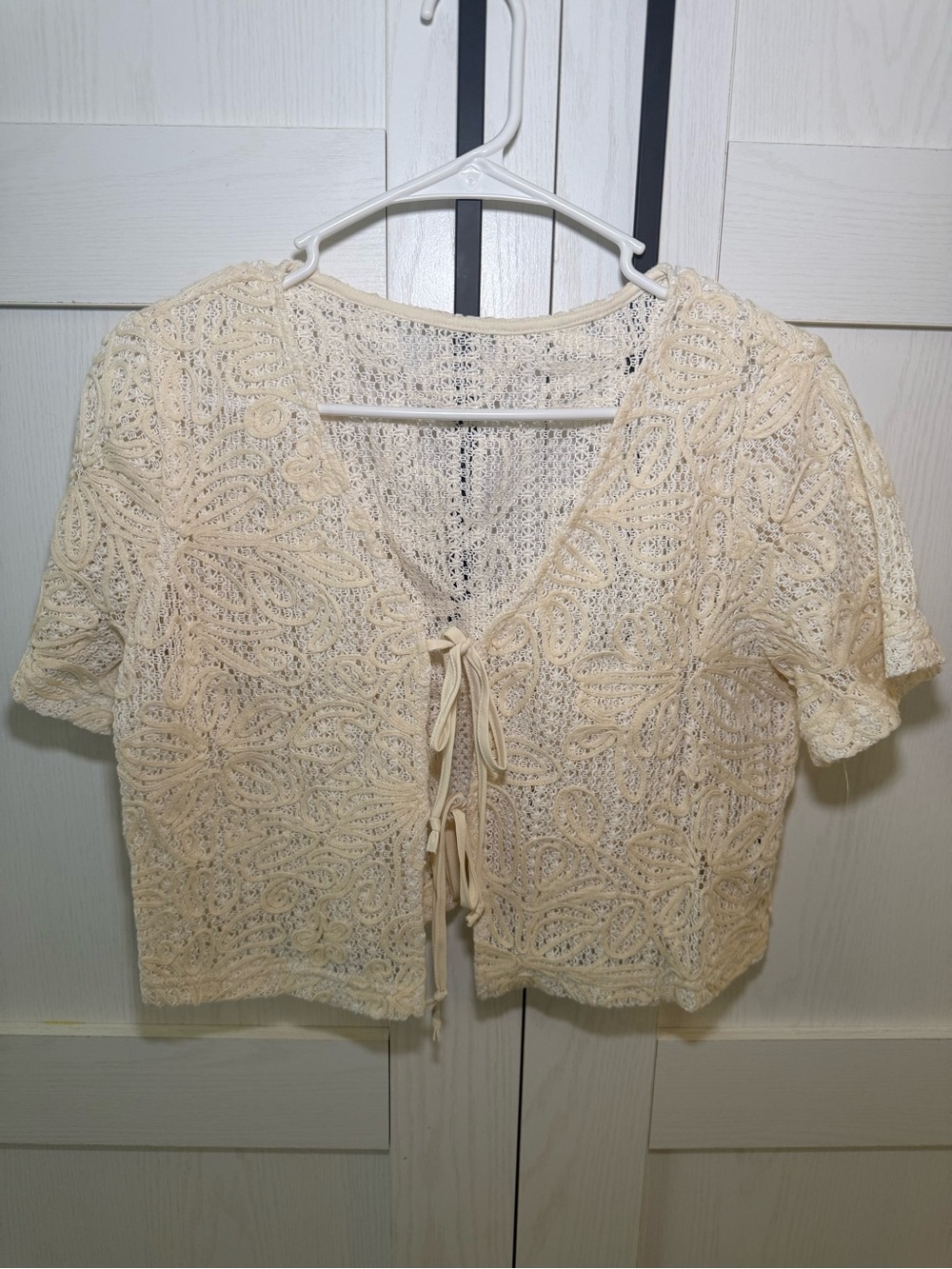 Serisse Cream Lace Tie-Front Crochet Top Size S